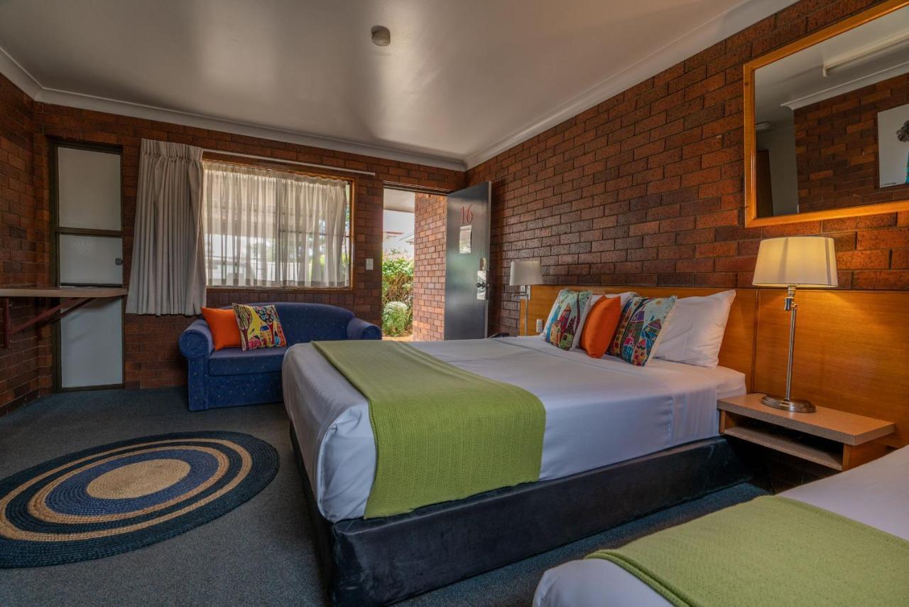 Country Pathfinder Motor Inn Dalby Bagian luar foto