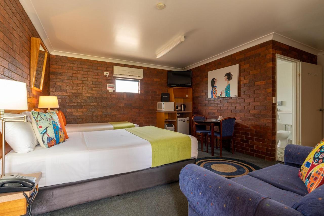 Country Pathfinder Motor Inn Dalby Bagian luar foto