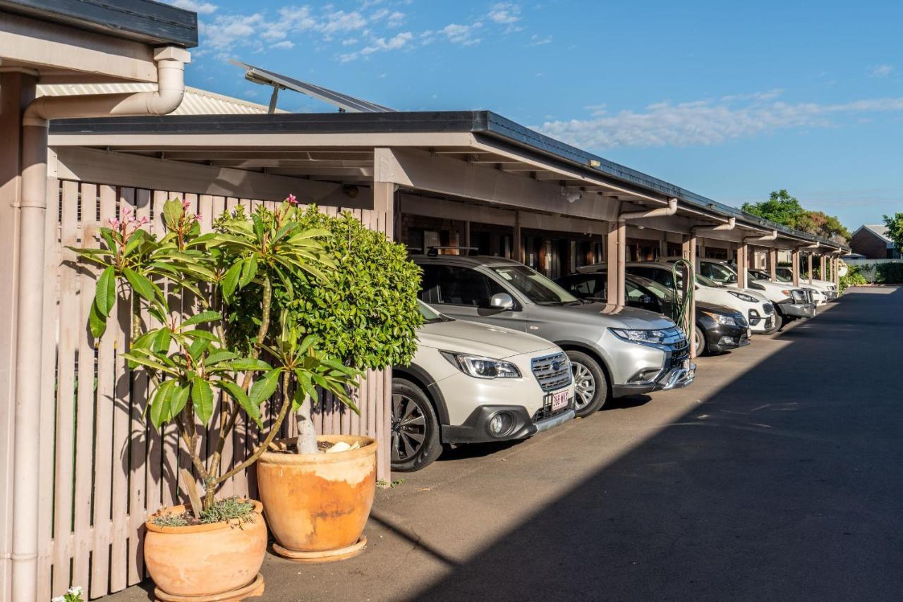 Country Pathfinder Motor Inn Dalby Bagian luar foto
