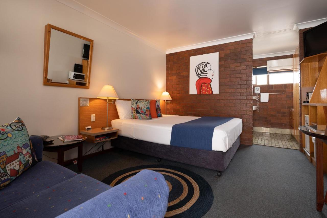 Country Pathfinder Motor Inn Dalby Bagian luar foto