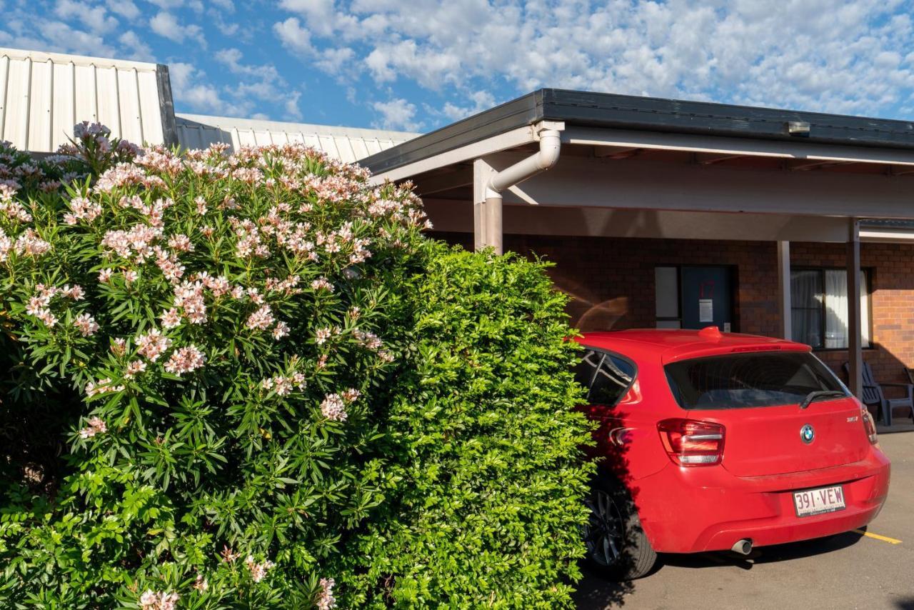 Country Pathfinder Motor Inn Dalby Bagian luar foto