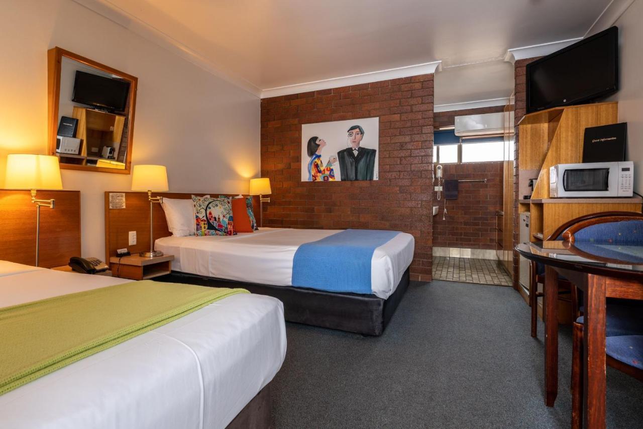 Country Pathfinder Motor Inn Dalby Bagian luar foto