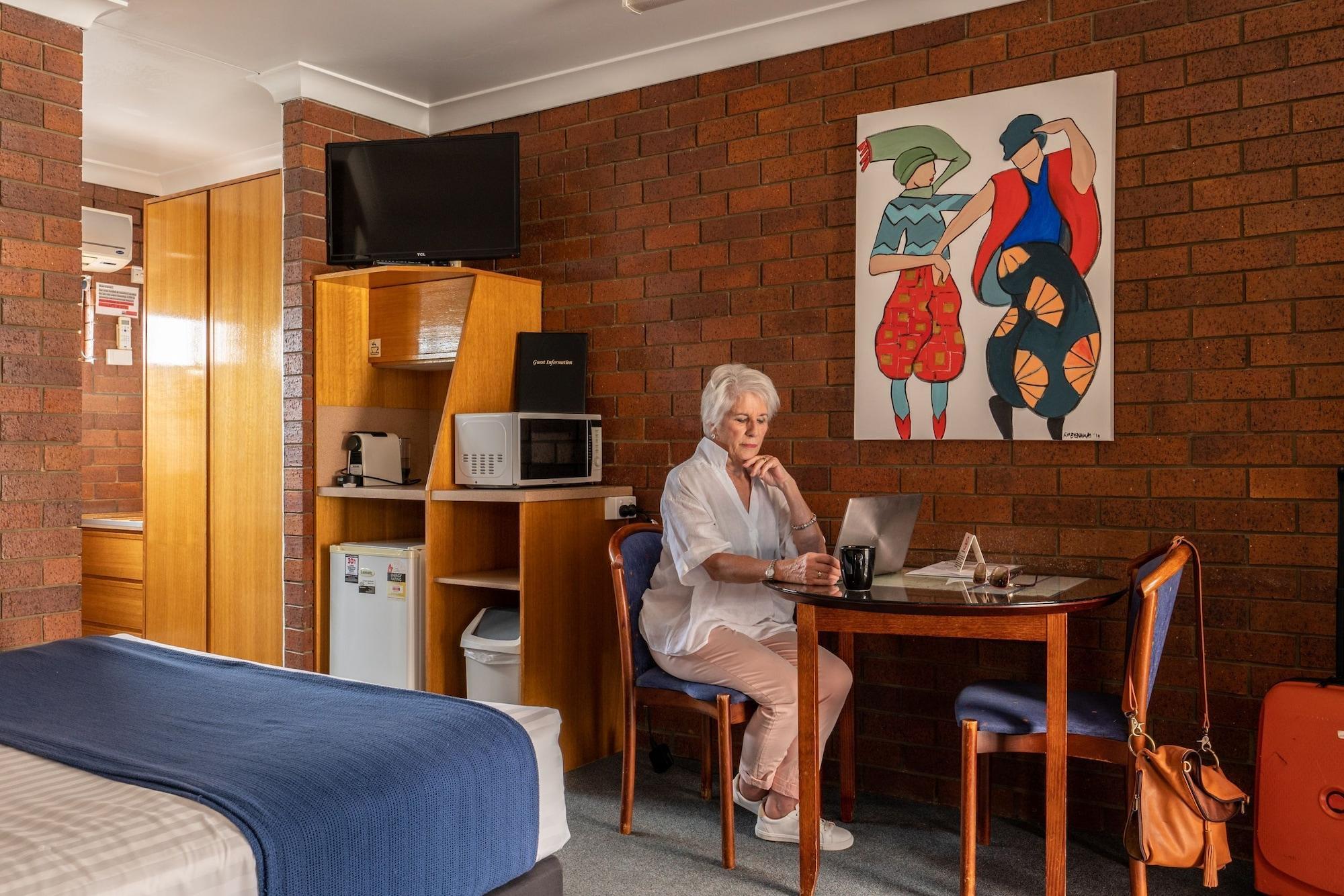 Country Pathfinder Motor Inn Dalby Bagian luar foto