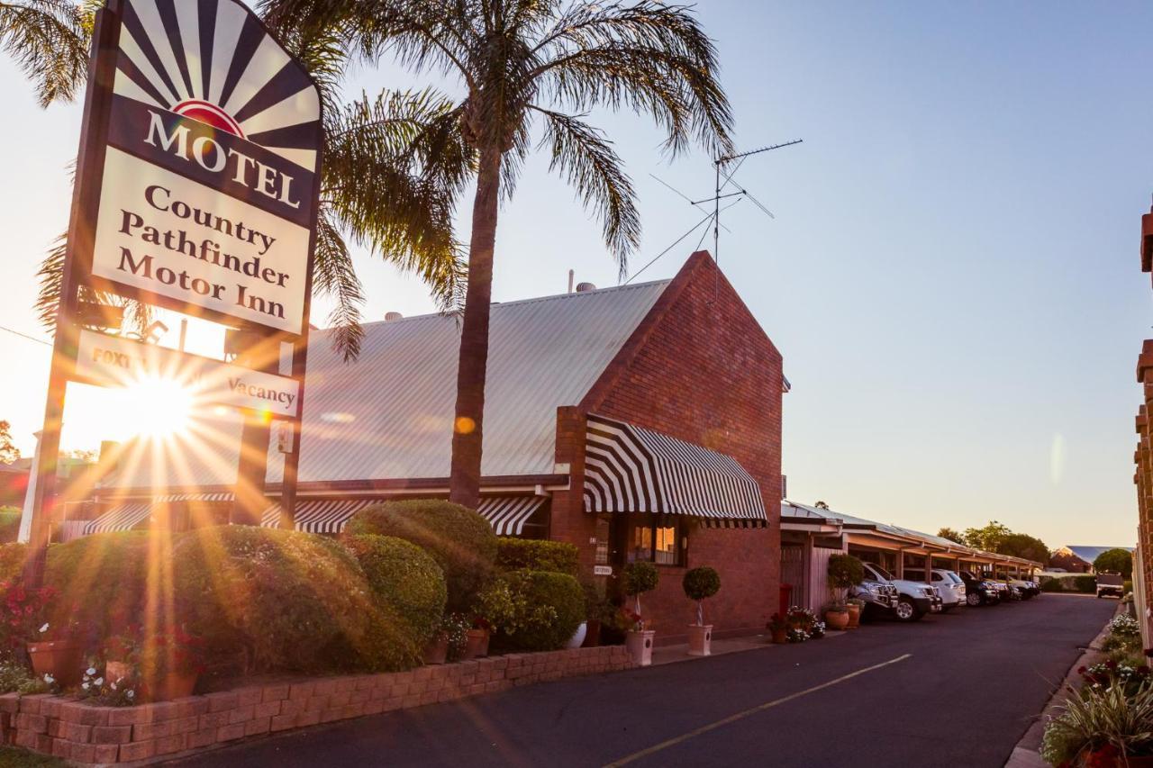 Country Pathfinder Motor Inn Dalby Bagian luar foto